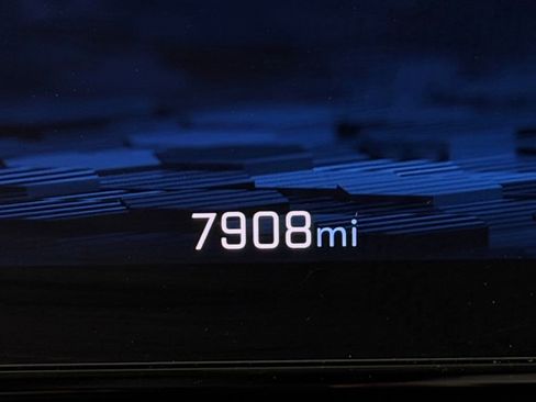 Used 2025 Chevrolet Suburban RST image 16