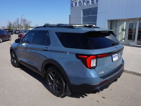 Used 2025 Ford Explorer ST AWD/4WD image 8
