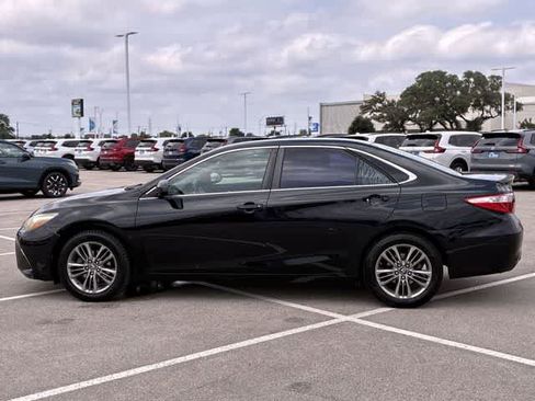 Used 2017 Toyota Camry SE FWD image 3