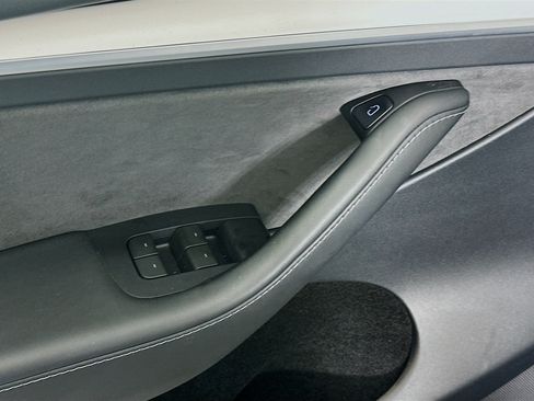 Used 2024 Tesla Model Y Long Range AWD/4WD image 15
