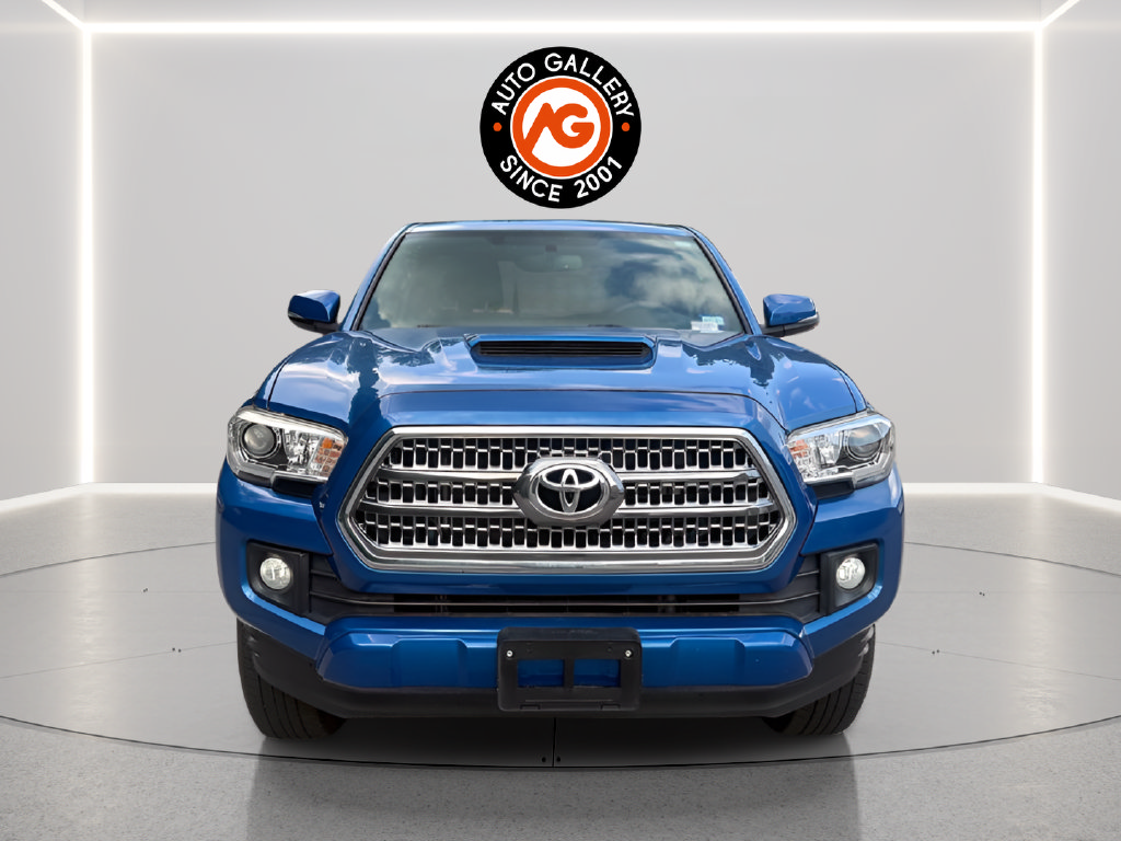 Used 2016 Toyota Tacoma TRD Sport w/ Towing Package RWD image 2