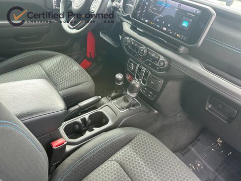 Certified 2025 Jeep Wrangler Unlimited Rubicon 4xe w/ Convenience Group AWD/4WD image 17