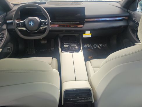 New 2026 BMW i5 eDrive40 RWD image 14