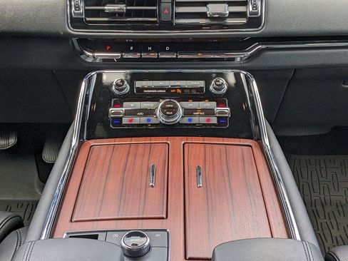 Certified 2024 Lincoln Navigator Reserve image 21