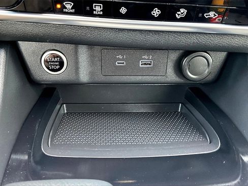 Used 2022 Nissan Rogue SV image 32