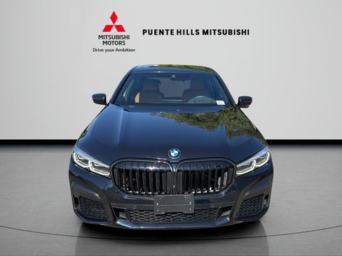 Used 2022 BMW 740i w/ M Sport Package RWD image 2