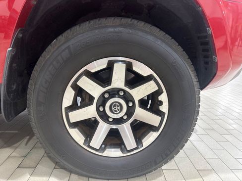 Used 2018 Toyota 4Runner TRD Off-Road AWD/4WD image 5
