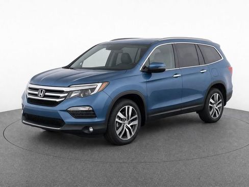 Used 2017 Honda Pilot Touring image 1