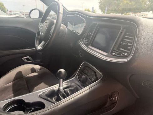 Used 2018 Dodge Challenger R/T Scat Pack w/ Leather Interior Group RWD image 18