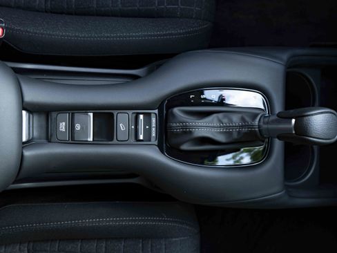 Certified 2026 Honda HR-V LX image 27