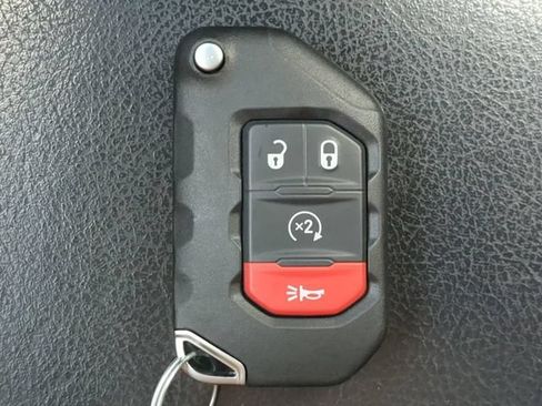 Used 2022 Jeep Wrangler Unlimited Sahara AWD/4WD image 33