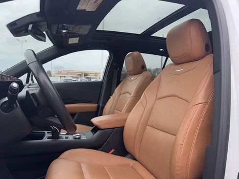 Used 2024 Cadillac XT4 Sport image 9