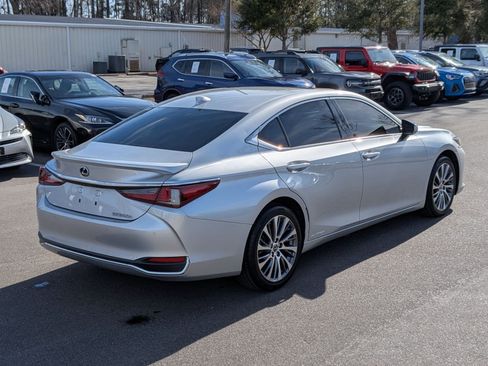 Used 2019 Lexus ES 300h w/ Premium Package image 3