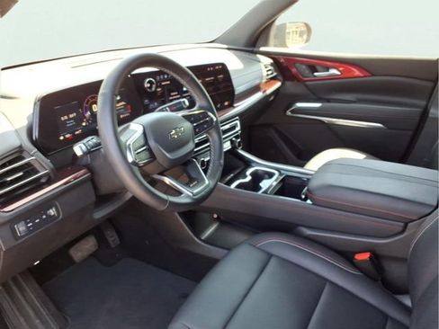 Used 2025 Chevrolet Traverse Z71 AWD/4WD image 5