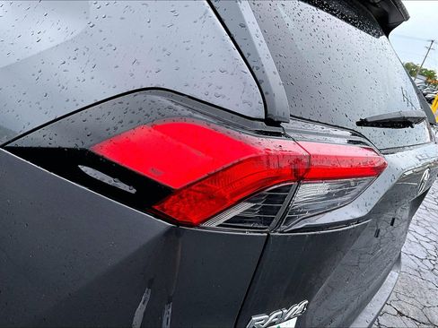 Used 2022 Toyota RAV4 XLE FWD image 28
