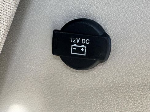 Used 2021 Chrysler Pacifica Touring-L image 9