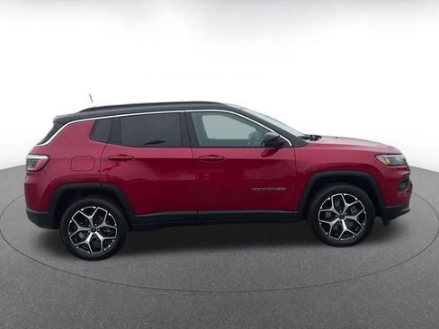 Used 2025 Jeep Compass Limited image 16