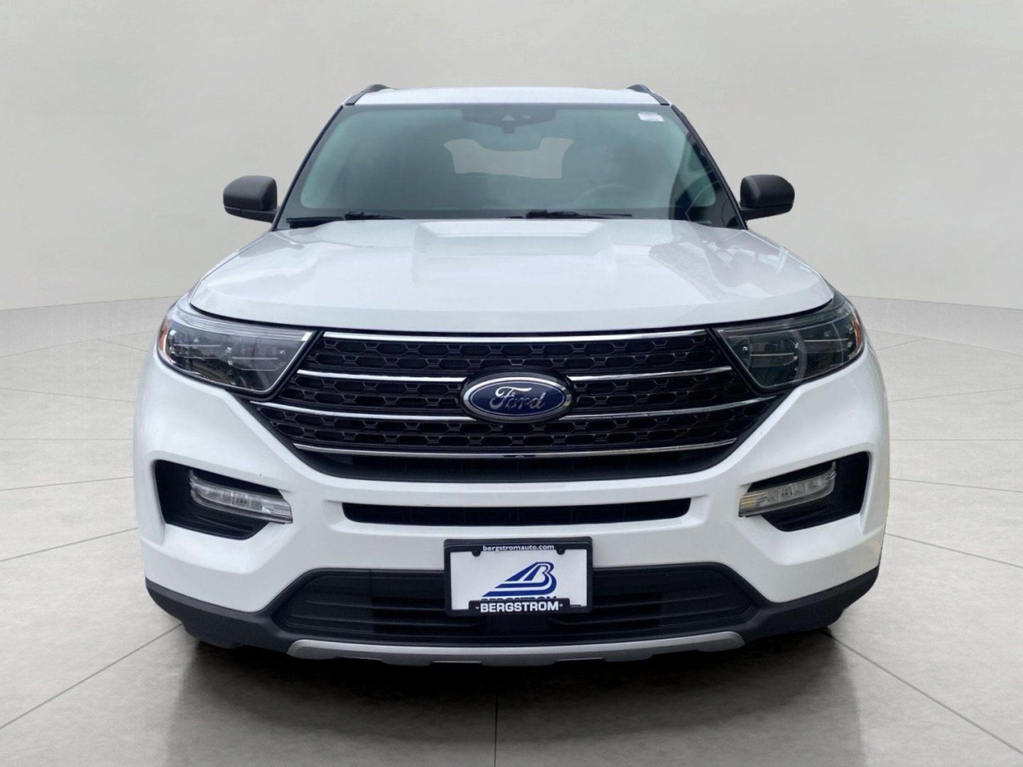 Used 2020 Ford Explorer XLT w/ Equipment Group 202A AWD/4WD image 3