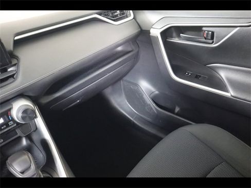 Used 2019 Toyota RAV4 LE image 15