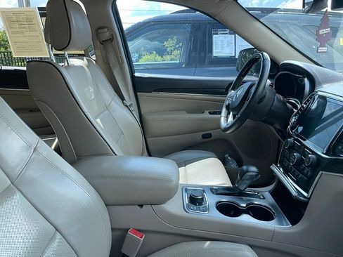 Used 2019 Jeep Grand Cherokee Overland AWD/4WD image 7