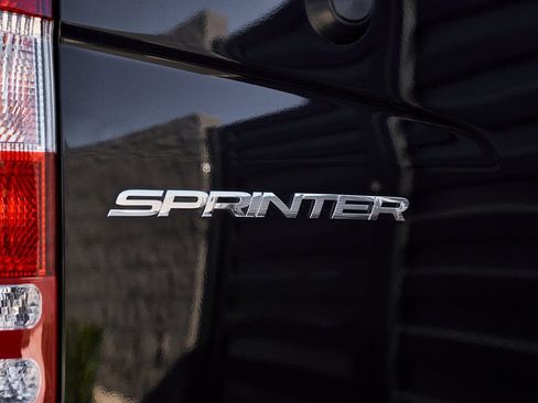 Used 2018 Mercedes-Benz Sprinter 2500 image 10