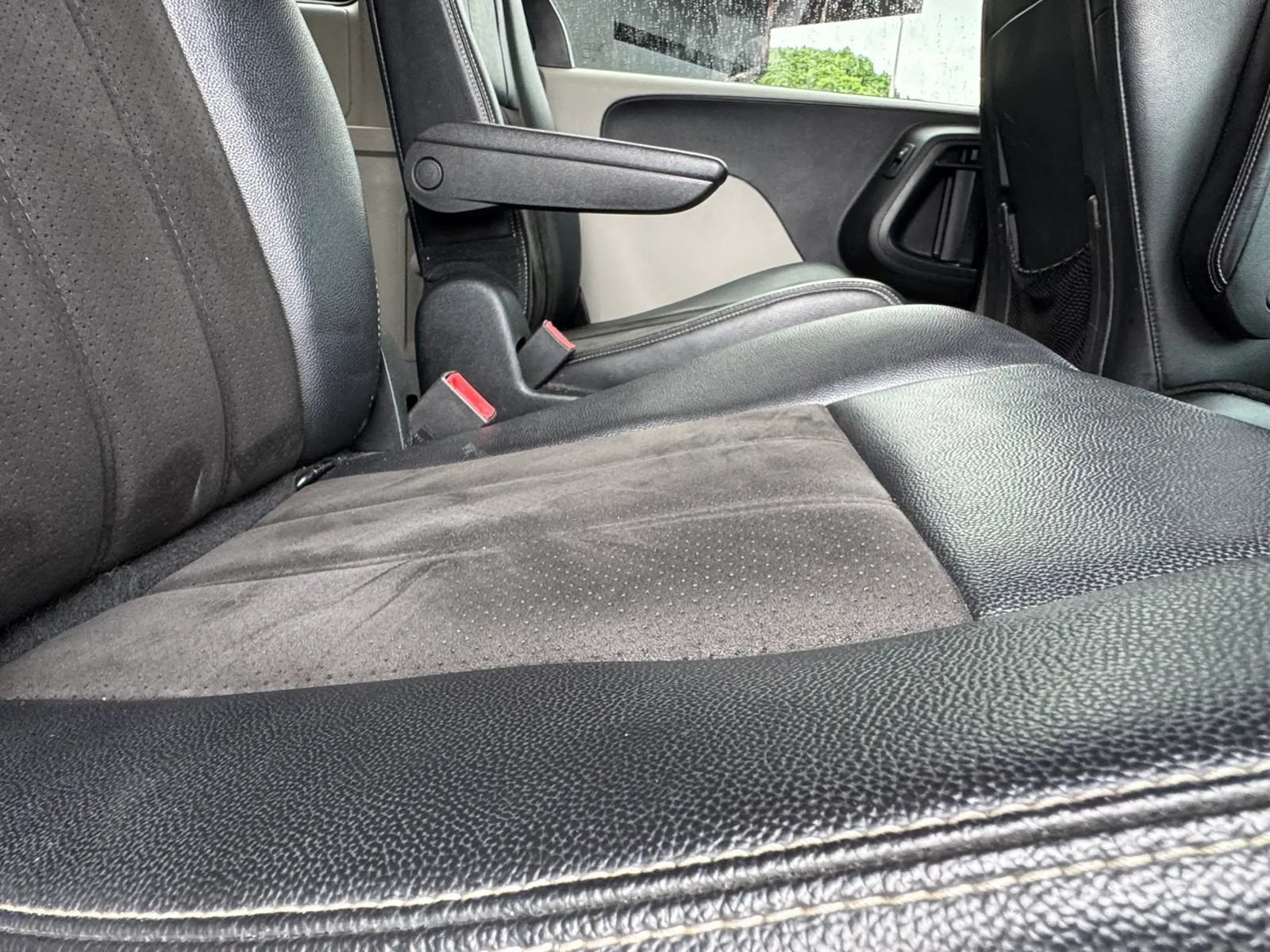Used 2019 Dodge Grand Caravan SXT FWD image 28