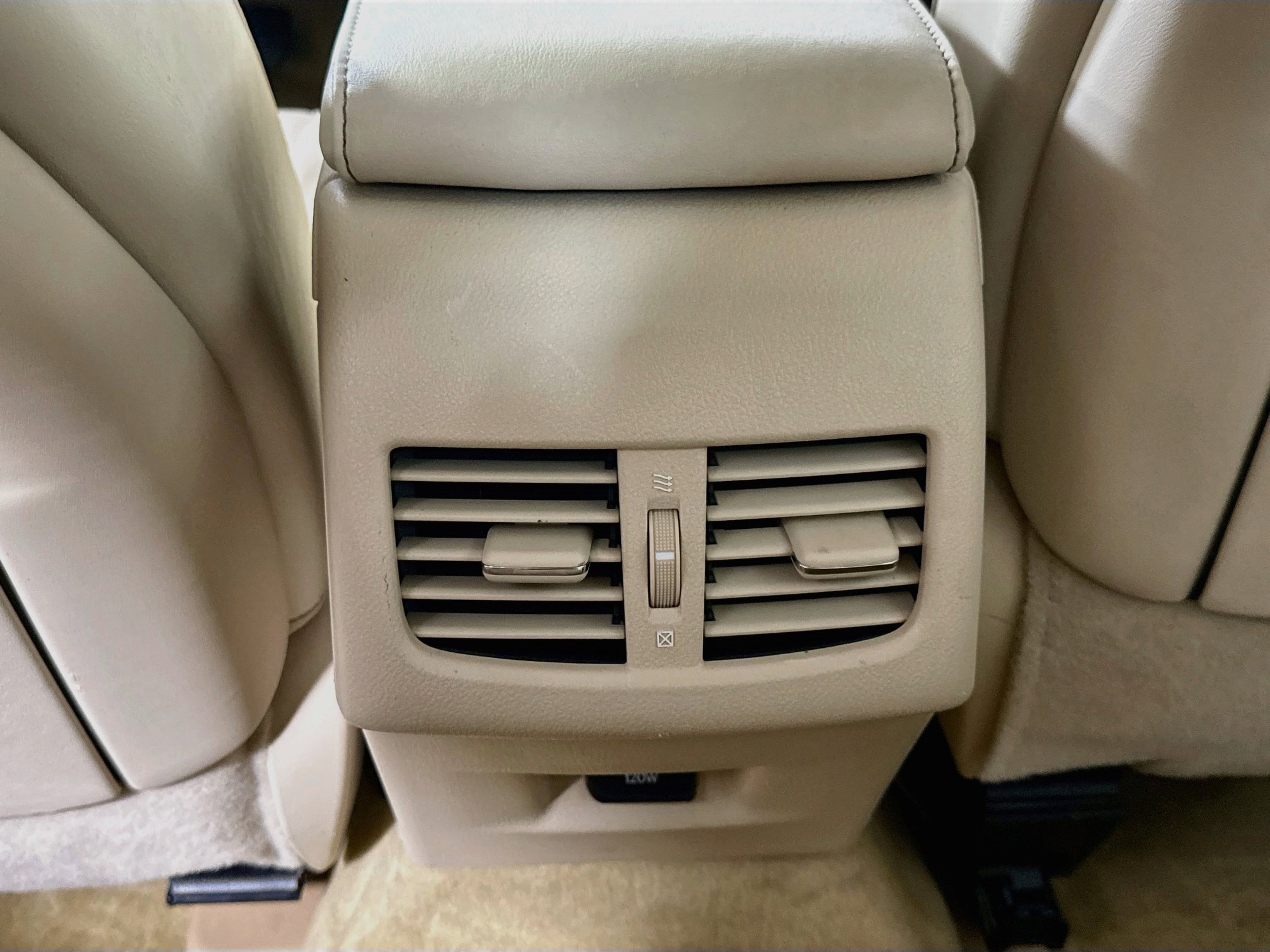 Used 2013 Lexus ES 300h w/ Luxury Pkg FWD image 22