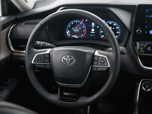 Used 2025 Toyota Grand Highlander AWD image 15