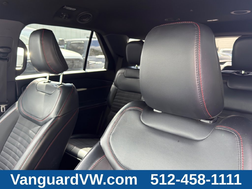 Used 2025 Ford Explorer ST-Line w/ ST-Line Street Pack AWD/4WD image 11