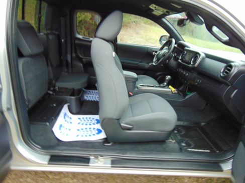 Used 2019 Toyota Tacoma TRD Off-Road image 6