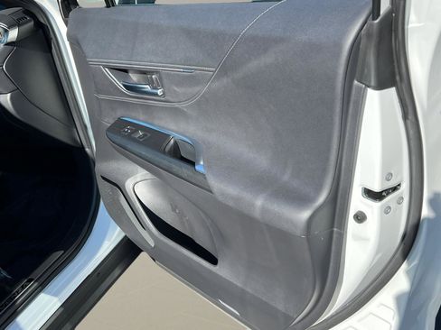 Used 2023 Toyota Venza Nightshade image 15