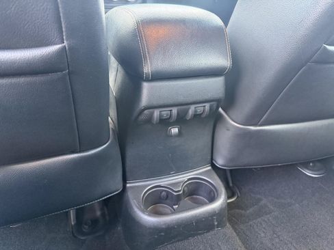 Used 2017 Jeep Wrangler Unlimited Rubicon AWD/4WD image 9