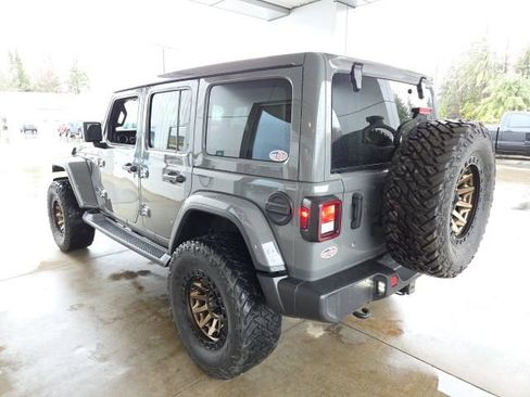 Used 2020 Jeep Wrangler Unlimited Sahara image 25