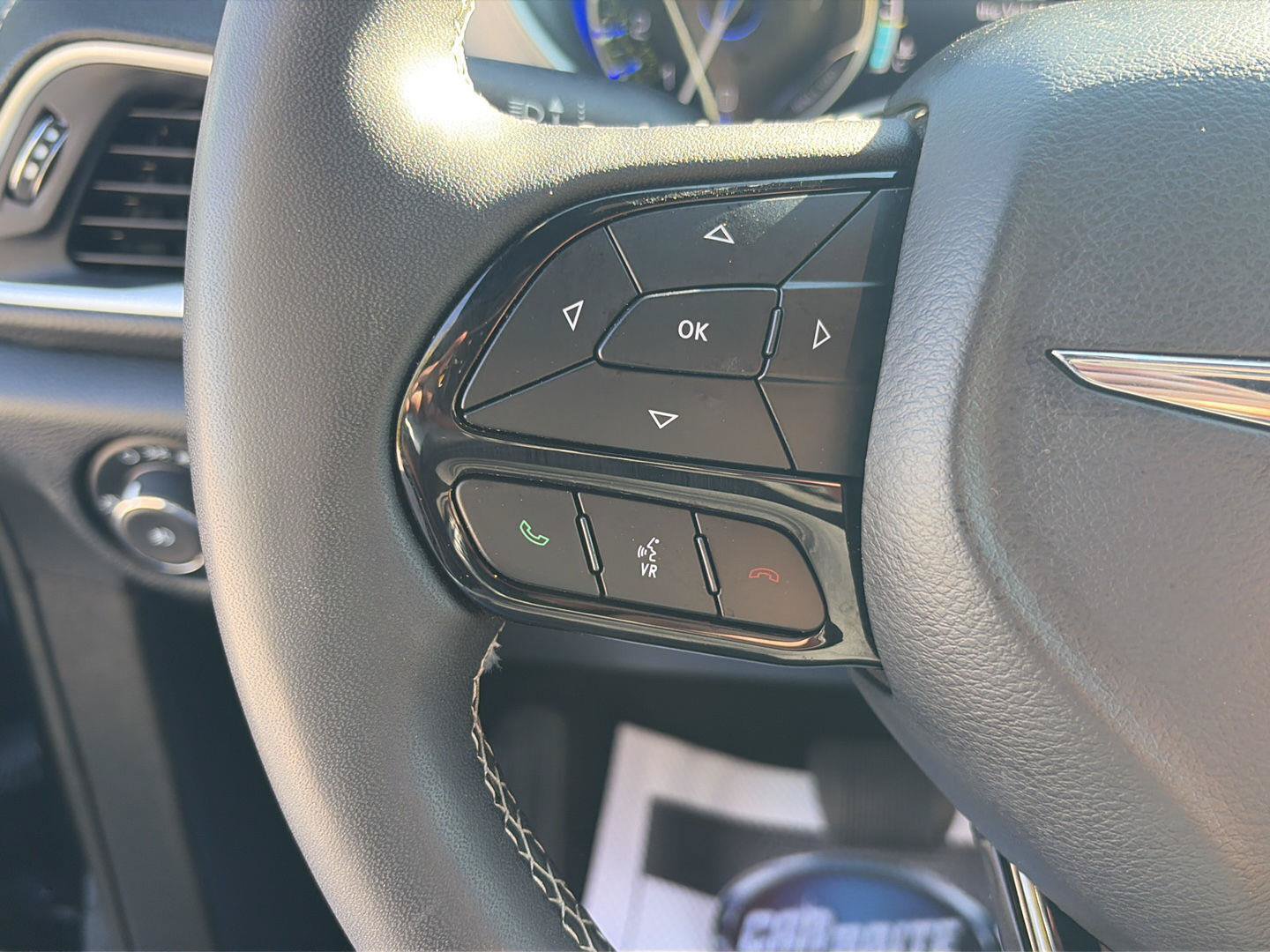 Used 2024 Chrysler Pacifica Touring FWD image 17