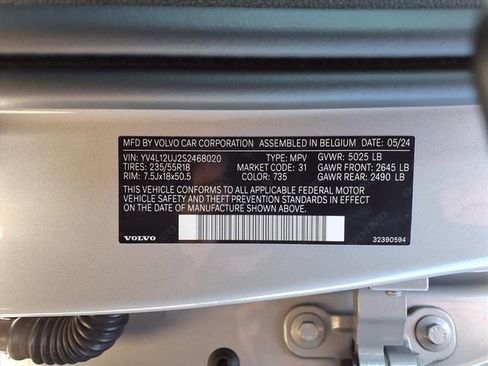 Used 2025 Volvo XC40 B5 Core image 10