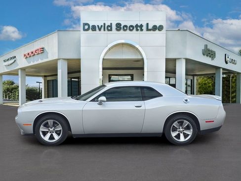 Used 2020 Dodge Challenger SXT image 8