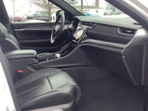 Used 2023 Jeep Grand Cherokee Overland w/ Luxury Tech Group IV image 16