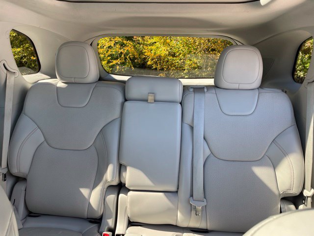 Used 2019 Jeep Cherokee Limited w/ Luxury Group AWD/4WD image 40