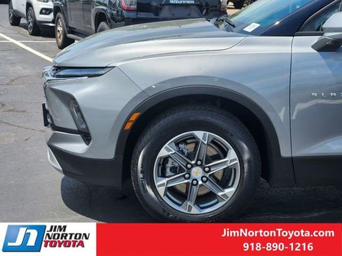 Used 2025 Chevrolet Blazer LT AWD/4WD image 8