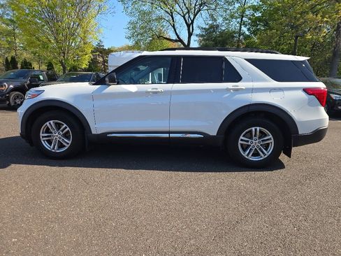 Used 2020 Ford Explorer XLT w/ Equipment Group 202A AWD/4WD image 9