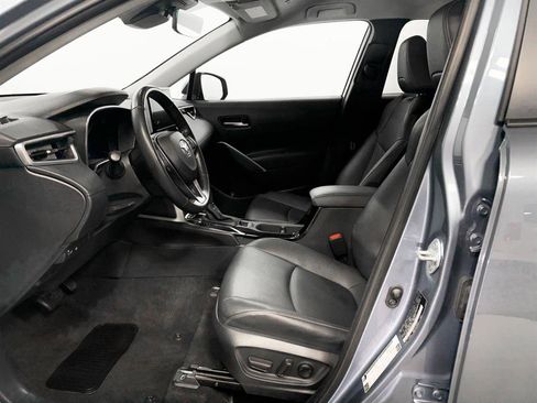 Certified 2024 Toyota Corolla Cross XLE image 4