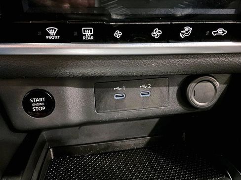 Used 2025 Nissan Rogue SV image 30