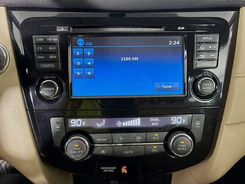 Used 2017 Nissan Rogue SV w/ SV Premium Package image 17