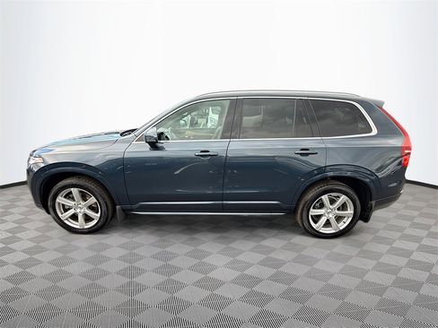 Used 2022 Volvo XC90 T6 Momentum image 5