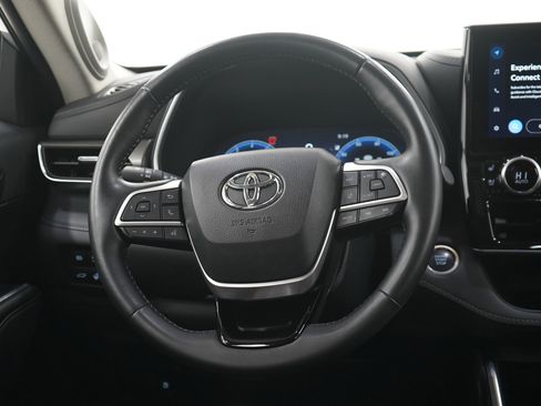 Used 2024 Toyota Highlander Limited AWD/4WD image 18