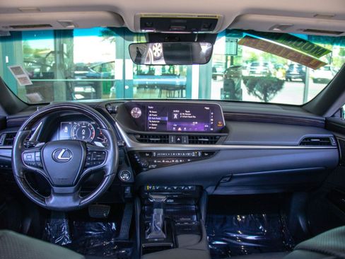 Used 2019 Lexus ES 350 Ultra Luxury image 15