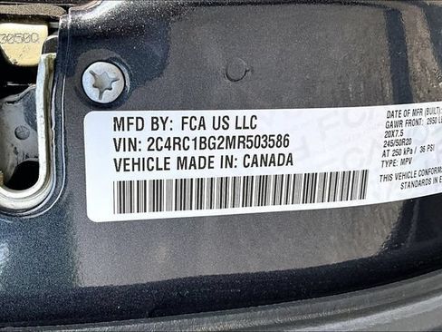Used 2021 Chrysler Pacifica Touring-L w/ Uconnect Theater Family Group FWD image 19