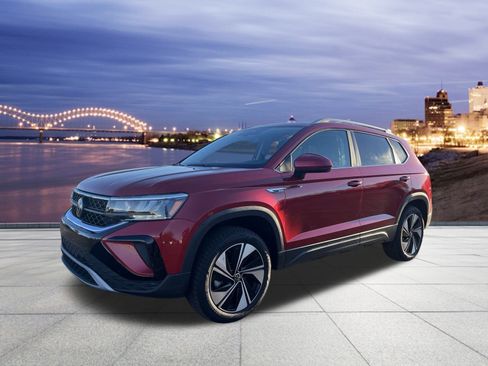 Used 2024 Volkswagen Taos SE image 1