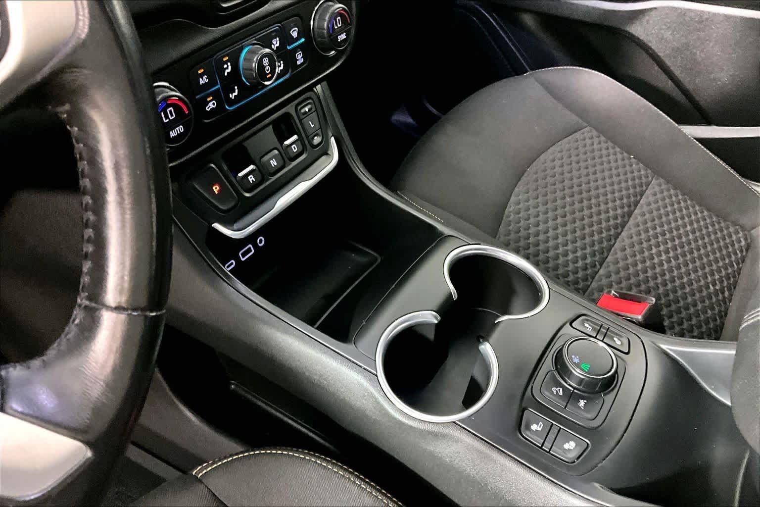 Used 2020 GMC Terrain SLE w/ Driver Convenience Package FWD image 15