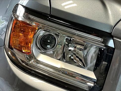 Used 2022 GMC Canyon Elevation image 32